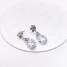 ARETE FLOR CON GOTA CRISTAL SWK - PLATA .925