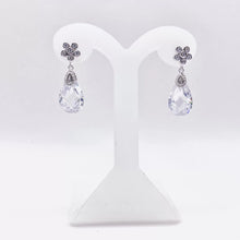 ARETE FLOR CON GOTA CRISTAL SWK - PLATA .925