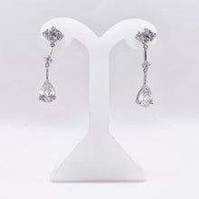 ARETE LÍNEA ARTICULADA CON GOTA COLGANTE - PLATA .925