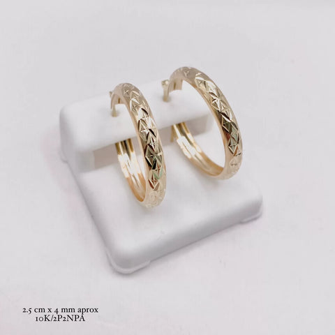 ARRACADA DISEÑO DIAMANTADO ROMBOS - 2.5 CM  x 4 MM - ORO 10K