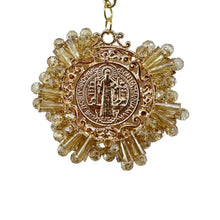 COLGANTE MEDALLA SAN BENITO BORDADA CRISTAL CONITO