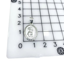 MEDALLA SANTO NIÑO DE ATOCHA - PLATA .925