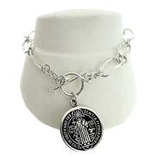 PULSERA CADENA CON MEDALLA SAN BENITO PAVONADA - PLATA .925