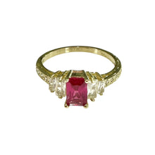 ANILLO ZIRCONIA RECTANGULAR GUINDA CON 4 LATERALES - ORO 10K