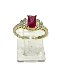 ANILLO ZIRCONIA RECTANGULAR GUINDA CON 4 LATERALES - ORO 10K