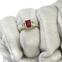 ANILLO ZIRCONIA RECTANGULAR GUINDA CON 4 LATERALES - ORO 10K