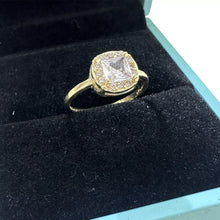 ANILLO ZIRCONIA CUADRO CONTORNO CURVO - ORO 10K