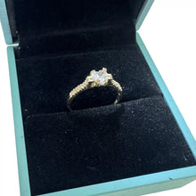 ANILLO MONTADURA CON ZIRCONIA CENTRAL CORAZÓN - ORO 10K