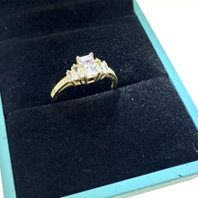ANILLO ZIRCONIA RECTANGULAR CON 4 LATERALES - ORO 10K