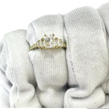 ANILLO ZIRCONIA RECTANGULAR CON 4 LATERALES - ORO 10K