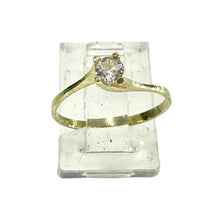 ANILLO SOLITARIO ZIRCONIA MONTADURA DESNIVEL - ORO 10K