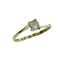 ANILLO SOLITARIO ZIRCONIA MONTADURA DESNIVEL - ORO 10K