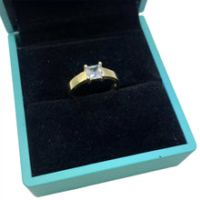 ANILLO SOLITARIO ZIRCONIA CUADRO CENTRAL LISO - ORO 10K