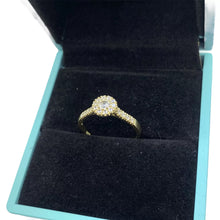 ANILLO ZIRCONIA CENTRAL CON CONTORNO MULTIZIRCONIAS  - ORO 10K