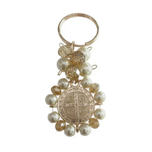 LLAVERO MEDALLA SAN BENITO MINI BORDADA PERLA CON CRISTAL